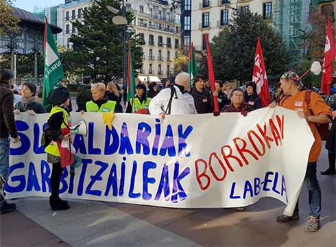 Hezkuntzako garbitzaileek euren lan baldintzak salatzeko elkarretaratzea egingo dute bihar goizean