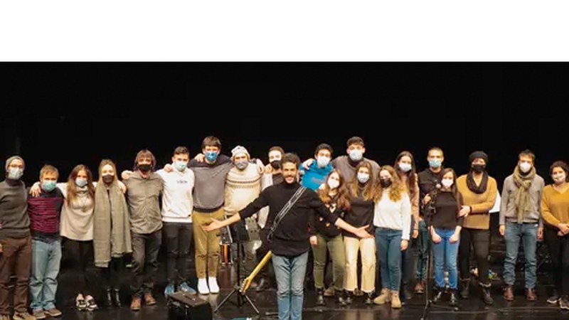 Hibai Etxebarria eta Eibarko Koro Gazteak "Goxokiak" kontzertua emango dute irailaren 25ean Coliseoan