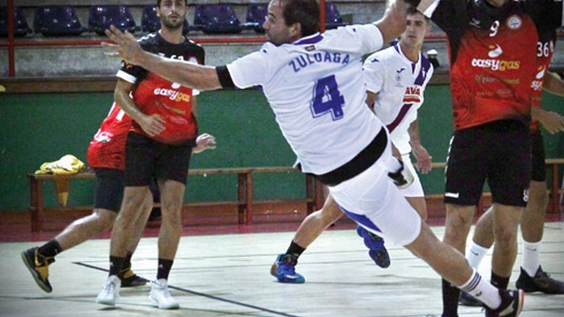 Hierros Servando Eibar Eskubaloiak sendo jarraitzen du denboraldi hasiera honetan