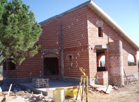 Higiezinen iruzurra egotzita, gaur hasi da Mikel Larrañaga eta beste bi inputatuen kontrako epaiketa