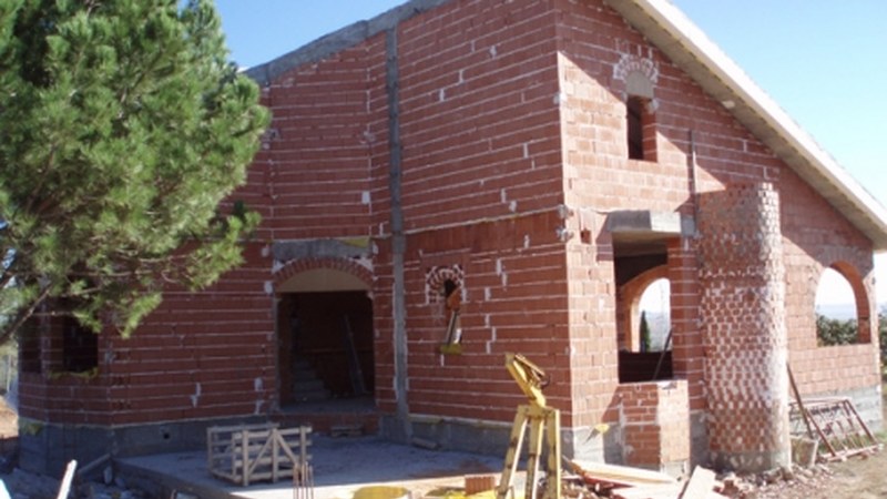 Higiezinen iruzurra egotzita, gaur hasi da Mikel Larrañaga eta beste bi inputatuen kontrako epaiketa