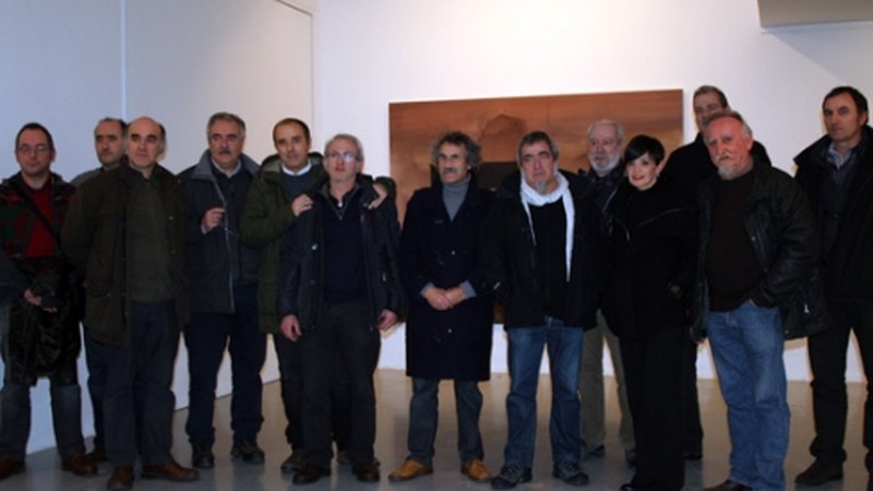 Hiperasia erakusketa domekan itxiko dute