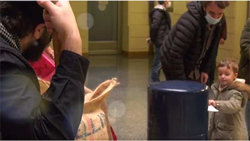 Hiru Erregeekin argazkia egiteko txandak gaur arratsaldean banatuko dituzte udaletxeko arkupeetan