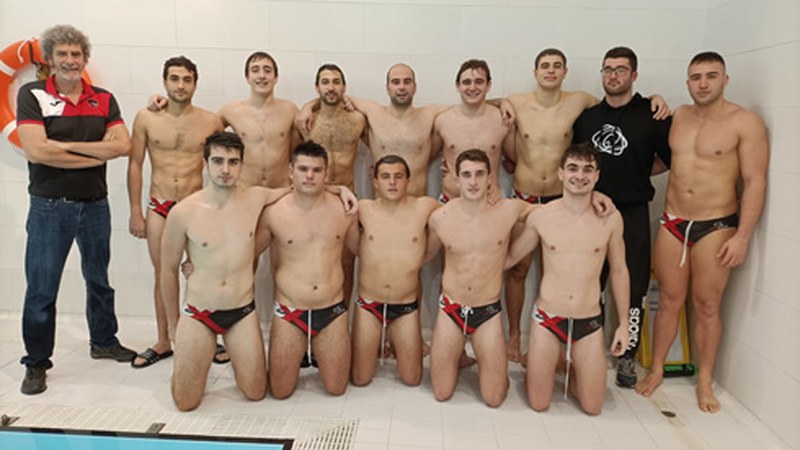 Hiru garaipen eta porrot bakarra azken asteburuan Urbat waterpolo taldeen artean