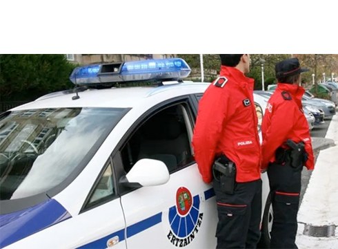 Hiru lagun atxilotu dituzte desordena publikoak egiteagatik