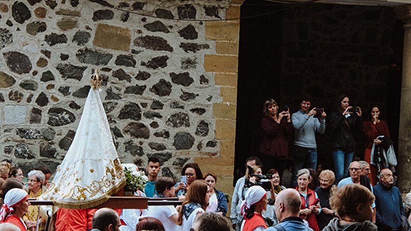 Hiru meza egingo dira bihar Arrateko elizan