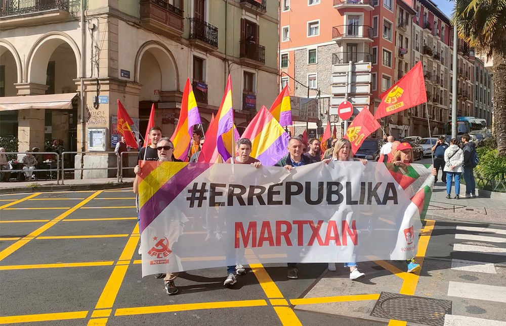 Hirugarren Errepublika aldarrikatu zuten atzo Eibarren, bigarrenaren 93. urteurrena ospatzeko ekitaldietan