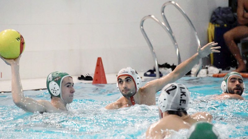 Hirutik hiru: Urbat waterpolo taldeko senior mailako hiru taldeak nagusitu ziren asteburuan