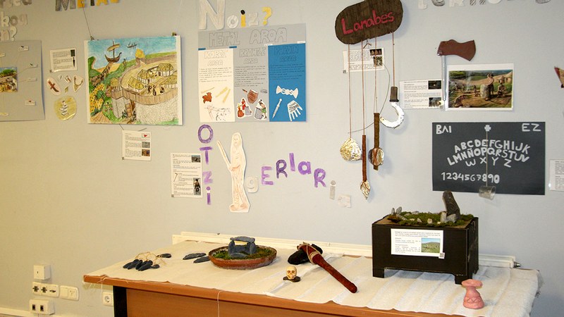 'Historiaurrea' Mogel Isasiko ikasleen erakusketa ikus daiteke Untzaga gizarte etxean