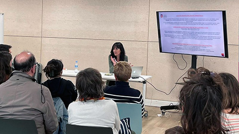 Hizkuntza eskubideen inguruko hitzaldia eskaini du Agurne Gaubekak