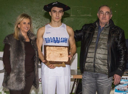 Hodei Ezpeletak jantzi zuen txapela Euskal Herriko Aizkolari Gazteen txapelketan