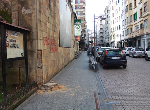 Horma zati bat jausi da Toribio Etxebarria kalean