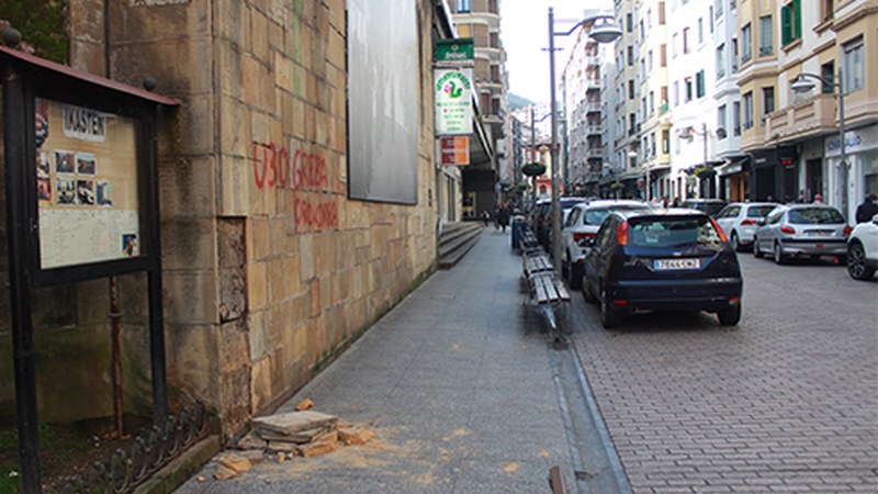 Horma zati bat jausi da Toribio Etxebarria kalean