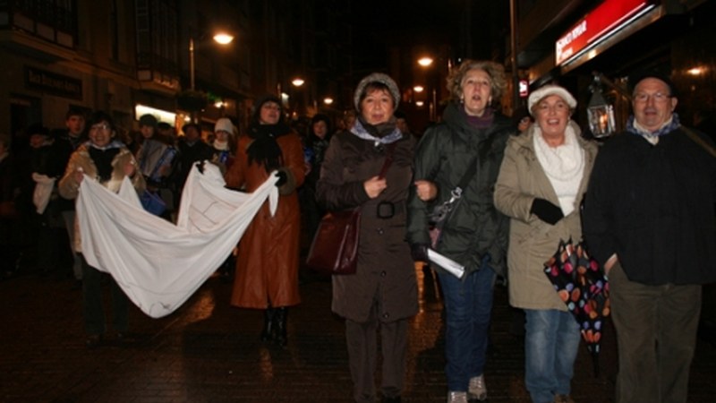 Hotzari aurre eginda santaeskean irten ziren Sostoakoak