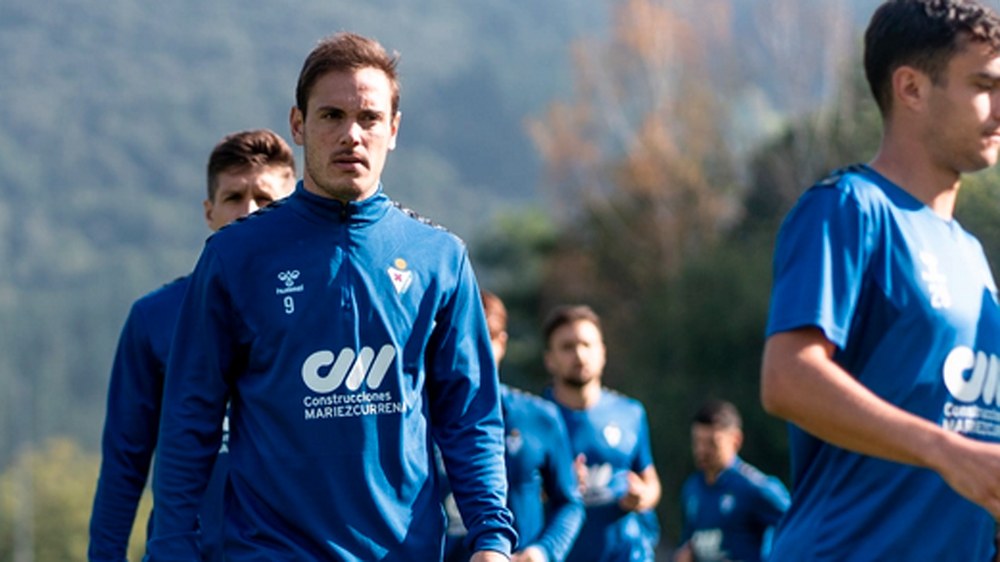 Hypermotion Ligako SD Eibar-ek bost saiotan prestatuko du Oviedon jokatu beharrekoa