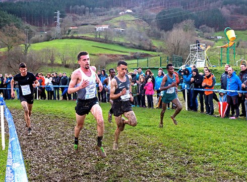 Ia 900 atletek hartu zuten parte atzo Mintxetan jokatu ziren hamabi lasterketetan