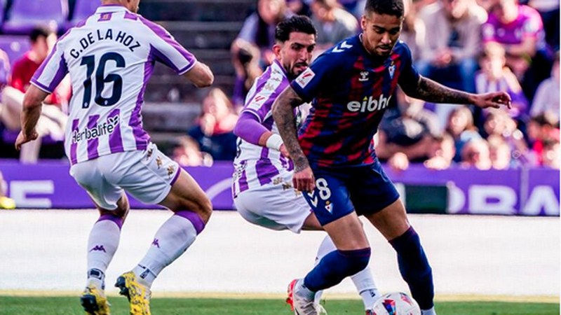 Ia partidu osoa jokalari bat gutxiagorekin jokatzeak SD Eibar-ek 3-1 galtzea ekarri zuen