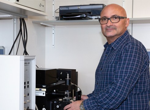 Iban Ubarretxena (ikertzailea): “B12 bitamina inportantea da Parkinson hereditarioan giltzarri den entzima bat inhibitzeko”