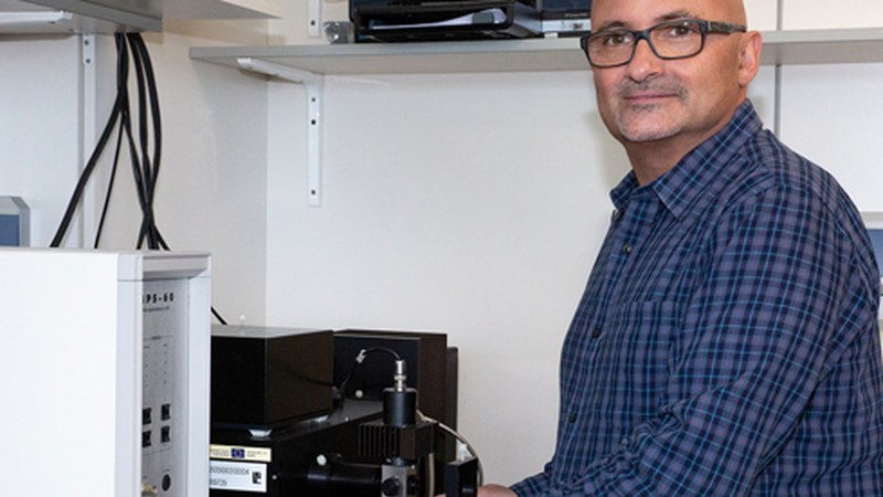 Iban Ubarretxena (ikertzailea): “B12 bitamina inportantea da Parkinson hereditarioan giltzarri den entzima bat inhibitzeko”