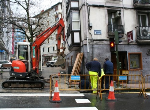 Ibarkurutzen ura kanalizatzeko beharrean dihardute