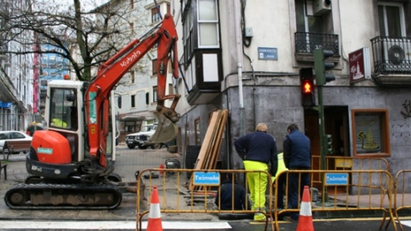 Ibarkurutzen ura kanalizatzeko beharrean dihardute