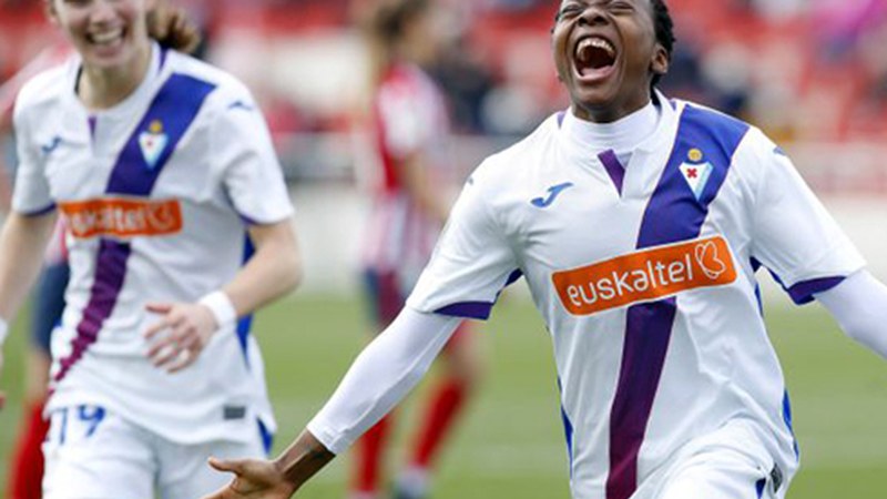 Iberdrola Ligako Eibar FT-ko taldea mailari eusteko partiduaren aurrean