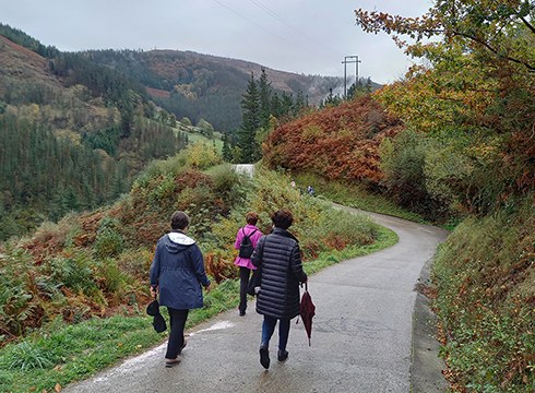 Ibilaldi osasungarriak eta erretzeari lagatzeko terapia eskainiko ditu Minbiziaren Aurka Gipuzkoan elkarteak