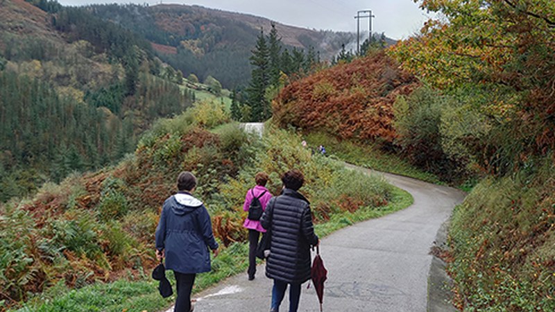 Ibilaldi osasungarriak eta erretzeari lagatzeko terapia eskainiko ditu Minbiziaren Aurka Gipuzkoan elkarteak