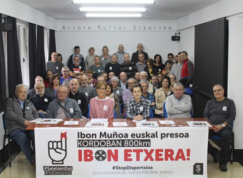 Ibon Muñoa presoaren eskubideen aldeko kanpaina hasi du Eibarko Sarek