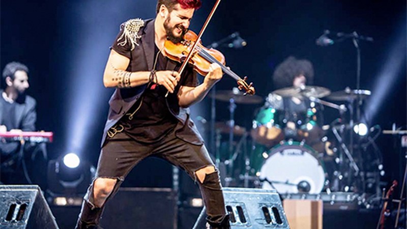 "Icaro" ikuskizun musikal berria aurkeztuko du Strad Biolinista Errebeldeak zapatuan