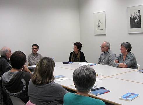 "Idazlearekin Harixa Emoten" euskerazko irakurketa kluberako izena eman daiteke oraindik