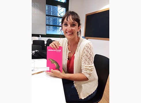 Idazlearekin Harixa Emoten literatur solasaldiek ikasturtea agurtu dute