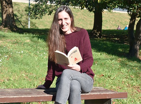 Idazlearekin Harixa Emoten literatur tertulia egingo da gaur Uxue Apaolazarekin