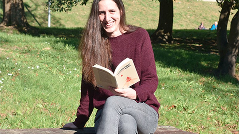 Idazlearekin Harixa Emoten literatur tertulia egingo da gaur Uxue Apaolazarekin