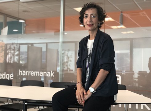 Idurre Albizuk komunikaziorako behar den kimikaz dihardu Eibar rebistarako bere ohiko kolaborazioan