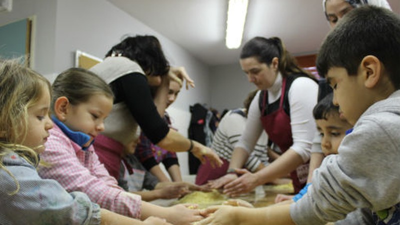 Domeka goiza taloak egiten pasa zuten berbalagunek