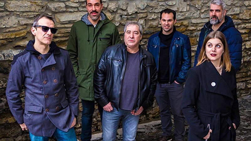 Ermuko Versionarios taldeak kontzertua emango du domeka eguerdian Legarren