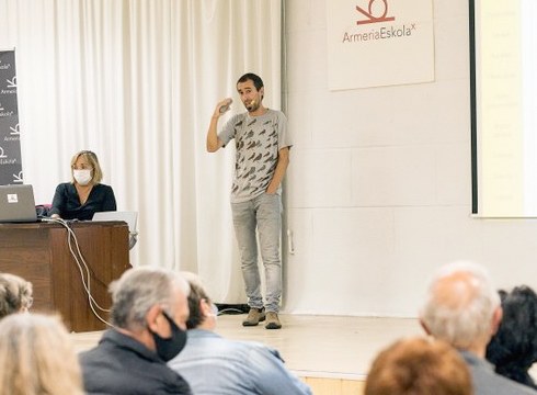 Igor Etxaberen ‘Eibarko kapital sozialaren oinarriak’ hitzaldiaren bideoa argitaratu dute