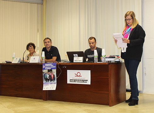 Ikasten-en ikasturte hasierako ekitaldia hartu zuen Armeria Eskolak barixakuan