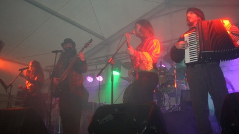 Ikastetxeek koloreztatuko dute Eguen Zuria