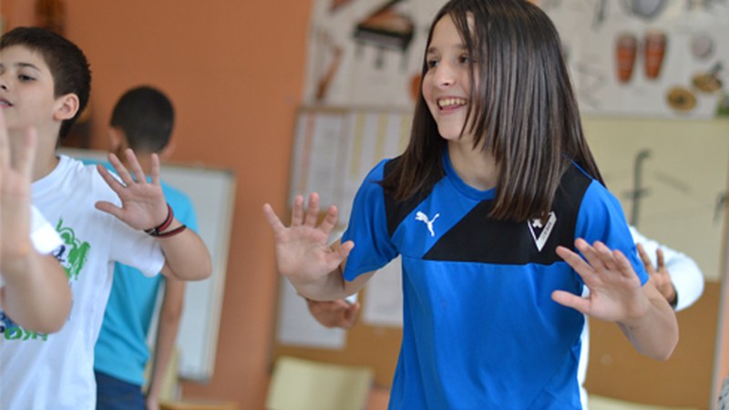 Ikastetxeetan landutako koreografiak taularatuko dituzte bihar Dantzaz konpainiaren "Growing Young" ikuskizunean