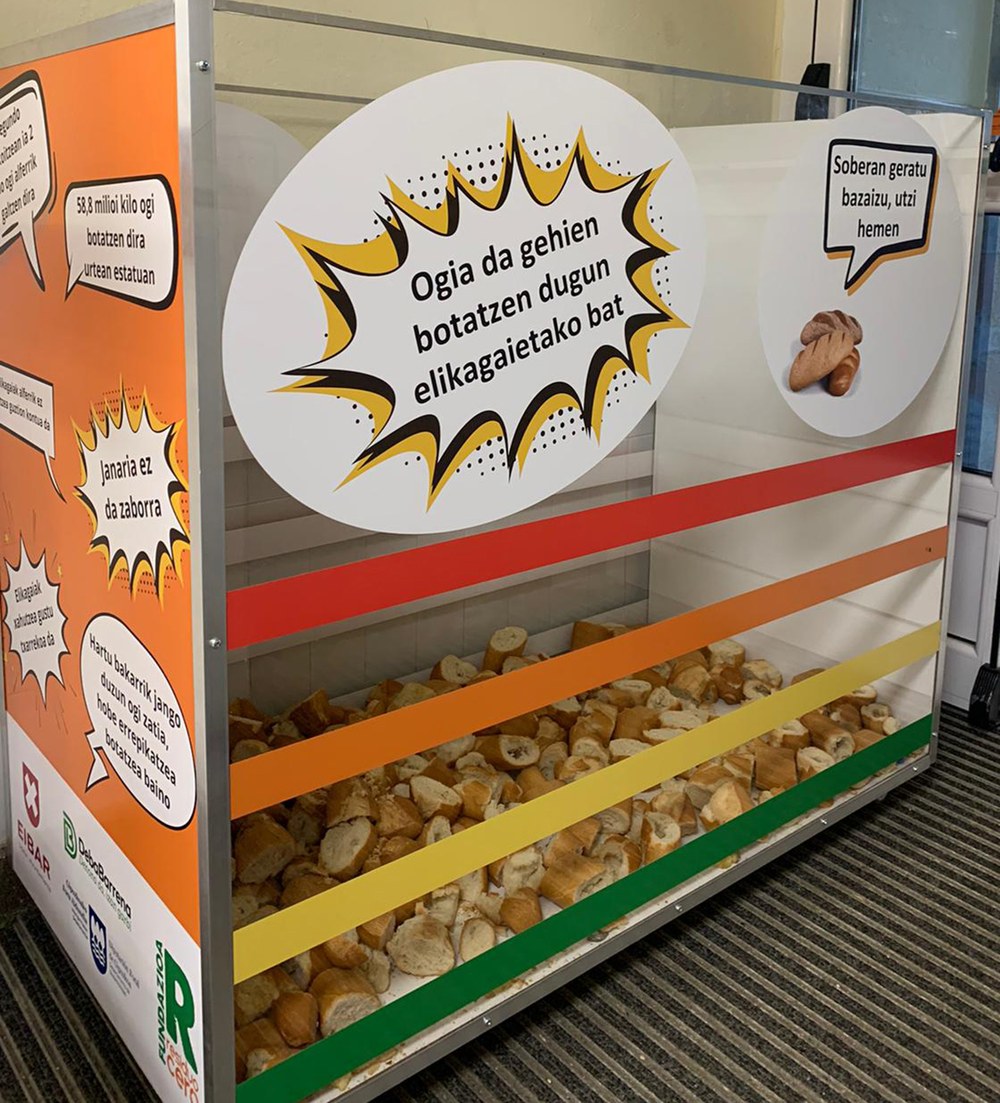 Ikastetxeetan ogia alferrik ez galtzeko sentsibilizazio kanpaina abiatu dute