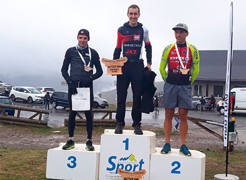 Iker Goikoetxea garaile Pirinioetan jokatutako distanztia luzeko duatloian