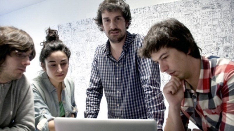 IMANOL ABAD: “Marka gehienek, publizitatearekin, tontotzat tratatzen gaituzte”