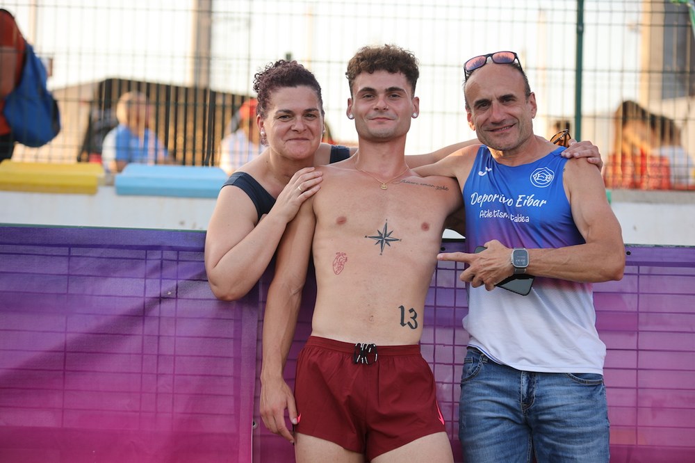 Imanol Egidazu eta Raquel de Diego: “Atletismoan bidea egitea zaila da, horregatik dira garrantzitsuak ikasketak”