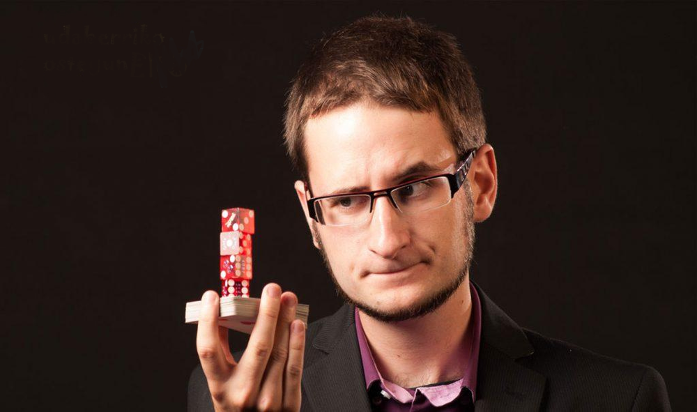 Imanol Ituiñoren magia-ikuskizuna antolatu du ...eta kitto!-k urtarrileko azken egunerako