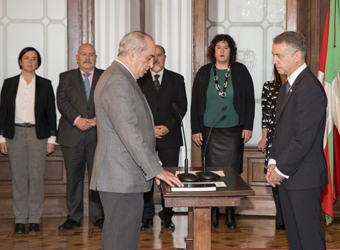 Iñaki Arriola sozialistak Ingurugiro, Herrilan eta Etxebizitza sailburu kargua hartu du