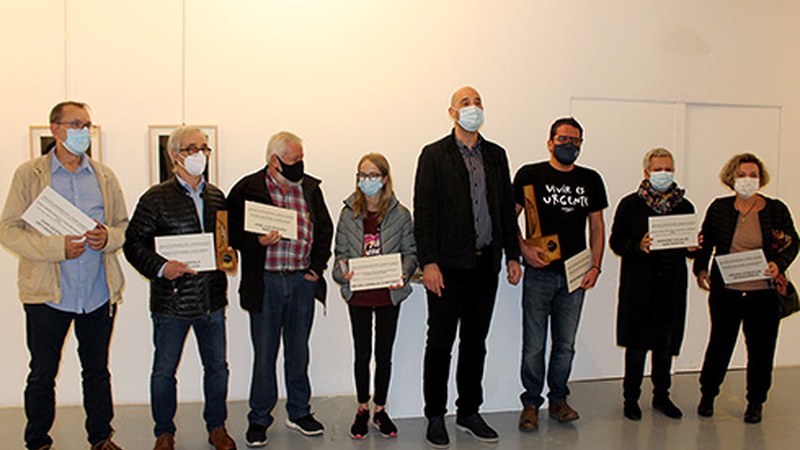 Indalecio Ojanguren lehiaketako argazkiak eta Euskal Akuarelarien Elkartearen erakusketa ikus daitezke Portalean