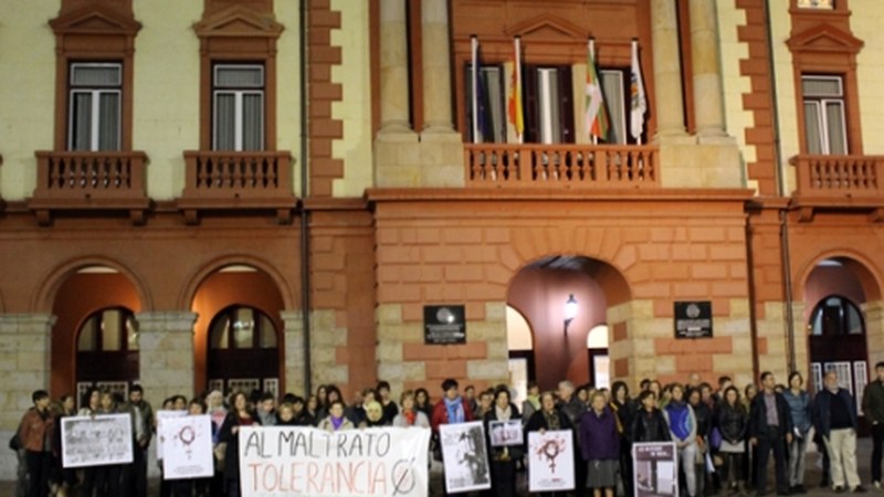 Indarkeria matxistaren kontrako elkarretaratzea egin da