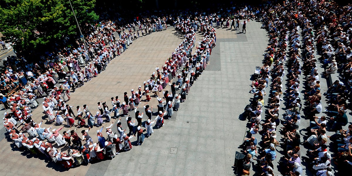 Inoiz baino dantzari eta txistulari gehiago elkartuko dira asteburuan ospatuko den 59. Euskal Jaian Inoiz baino dantzari eta txistulari gehiago elkartuko dira asteburuan ospatuko den 59. Euskal Jaian